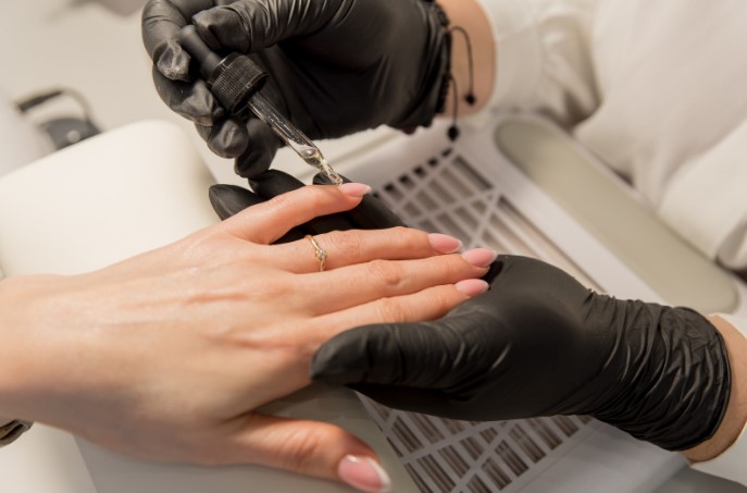 почему гель лак скалывается